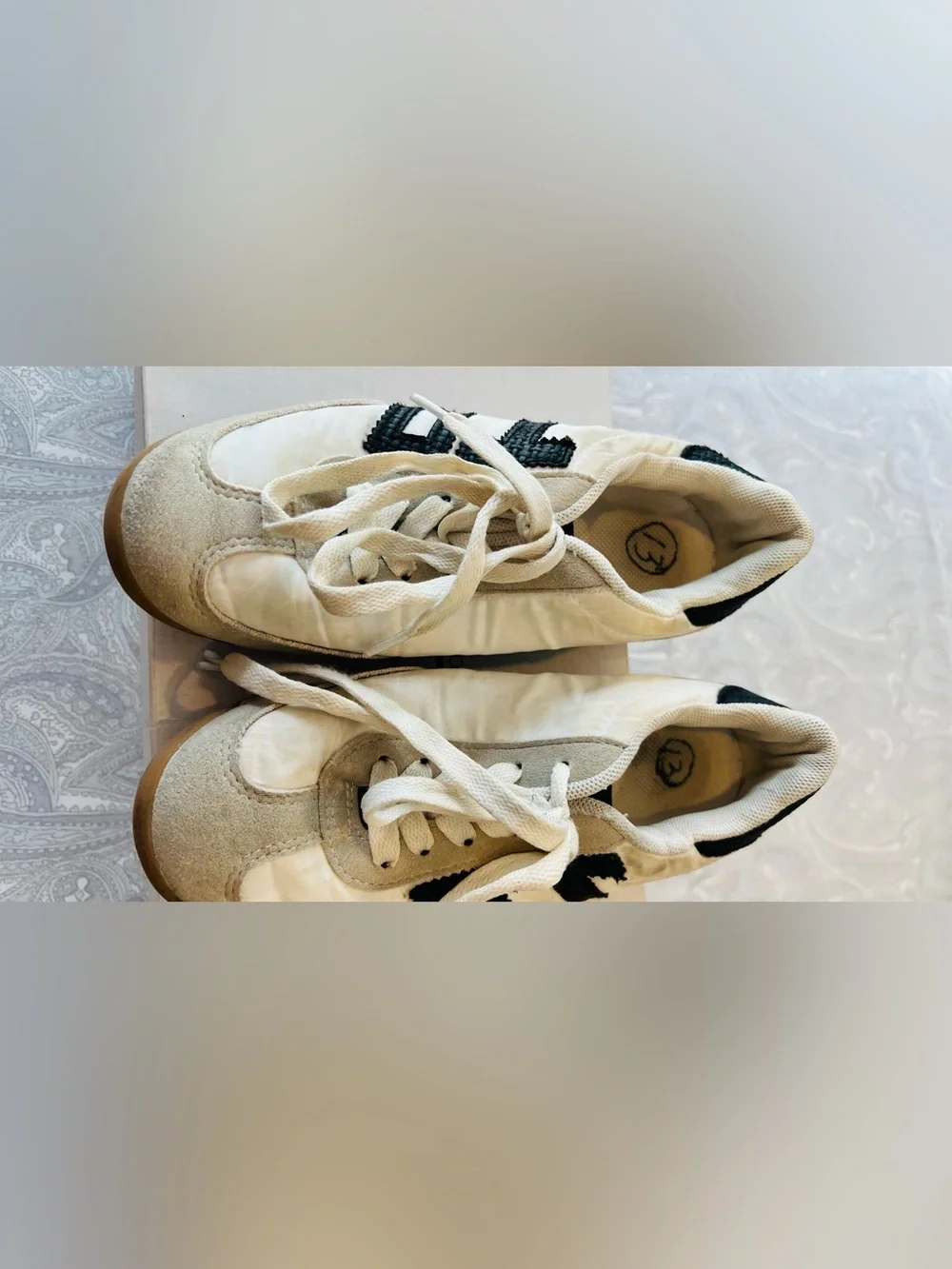 DT White & Black Retro Runner  boys Sneakers size 13